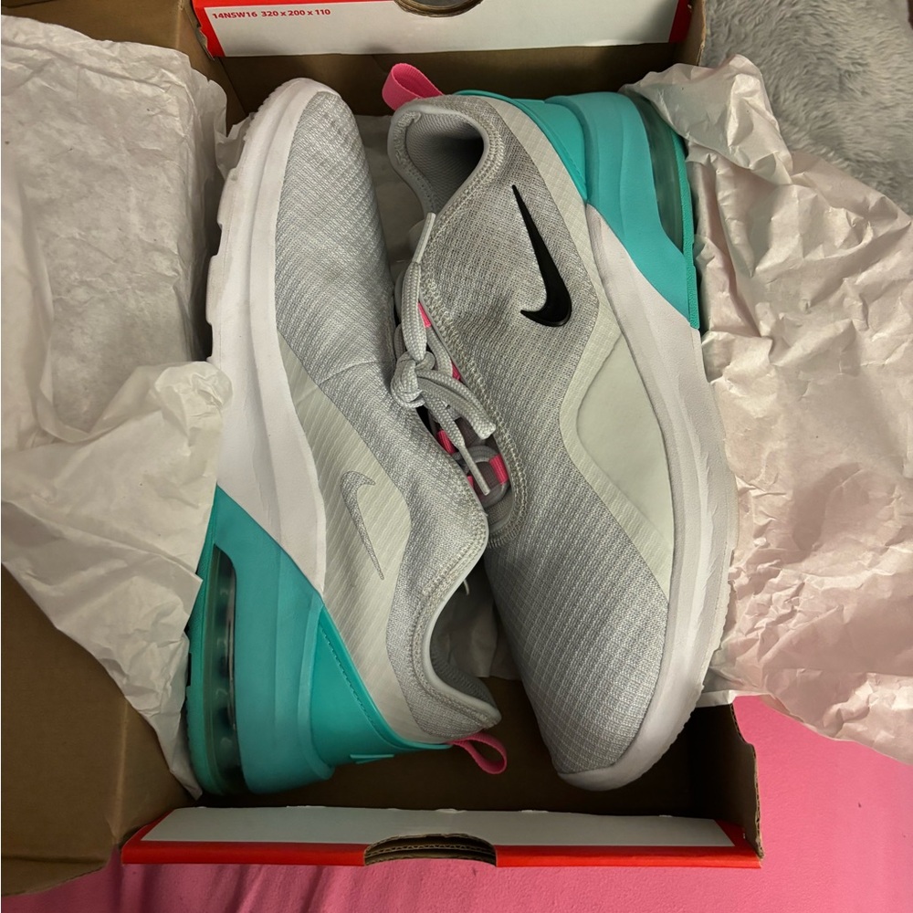 Nike air max motion 2 women's size 9